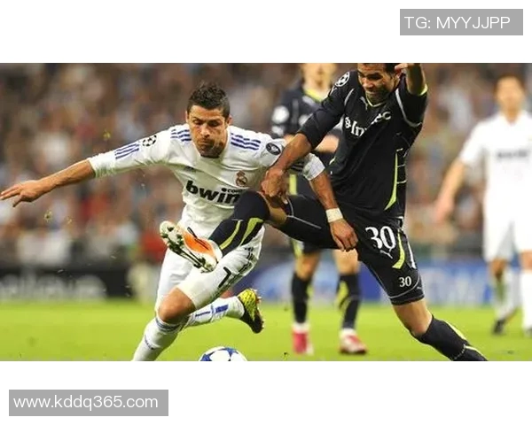 国外足球明星日常穿搭风格解析时尚潮流与个性魅力的完美结合